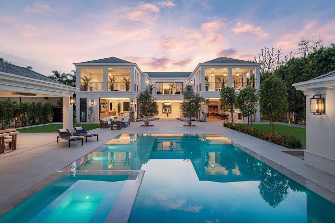 Luxury 4-Bedroom Villa in Beverly Hills